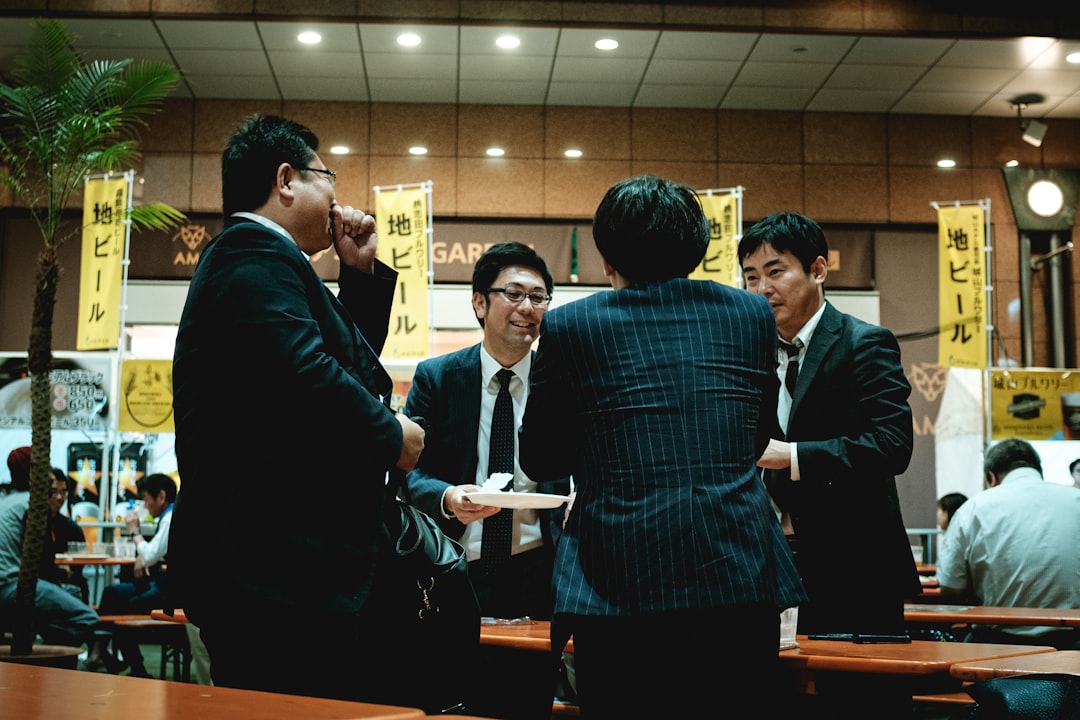 街コンで話題に困らない！初対面の女性と盛り上がる会話ネタ5選