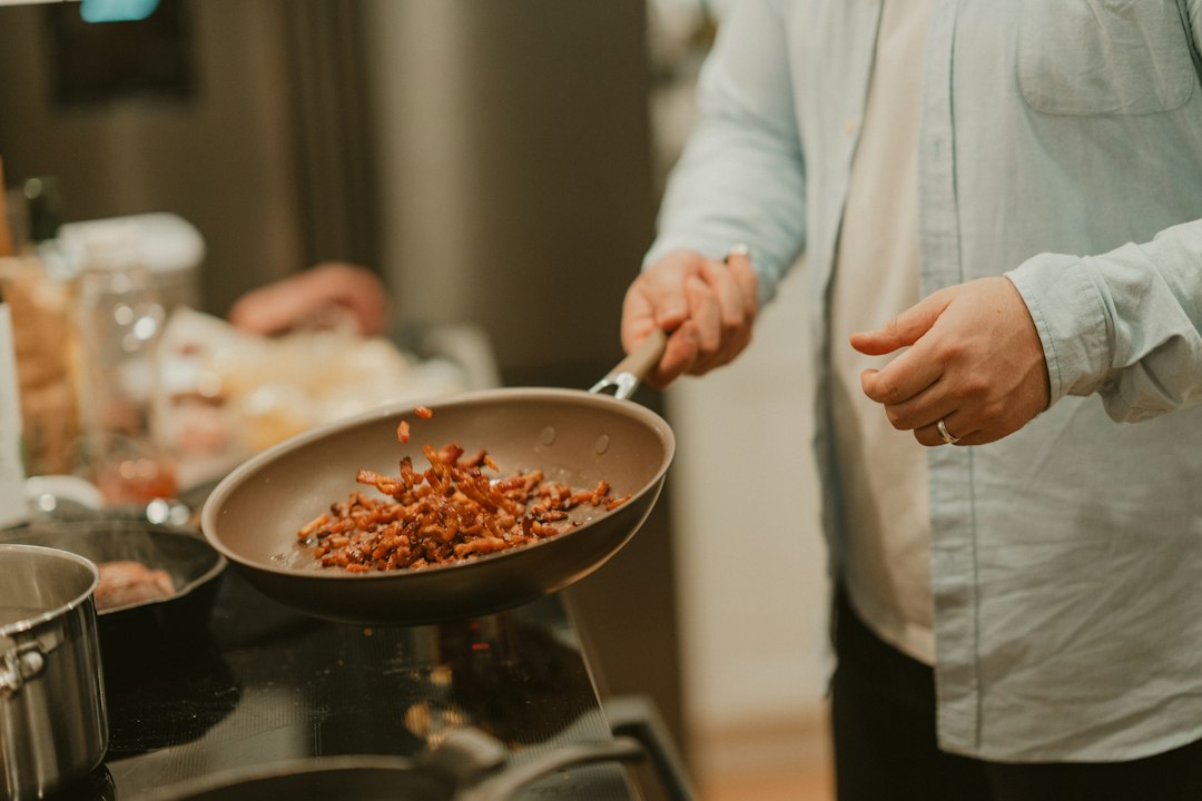 大人の習い事で出会いが欲しい？料理教室で浮かない共同作業の入り方
